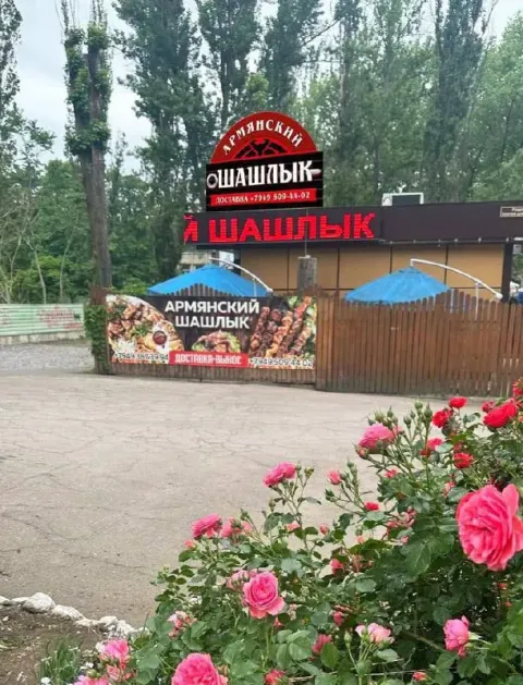 В кафе-магазин вина и шашлыка, расположенное в пролетарском районе г. донецка, на постоянную работу... - фотография